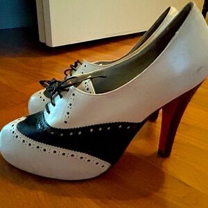 Vintage Betsy Johnson saddleshoes size 10